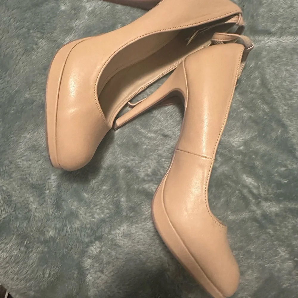 Bright Red High Heels with Pointed Toe and Thin Straps - Picture 5 of 10